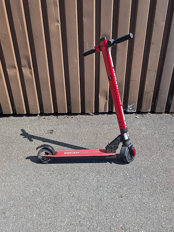 Kickboard: Ducati Kickboard – Usato da Rotkreuz venduto da TFB_1 1