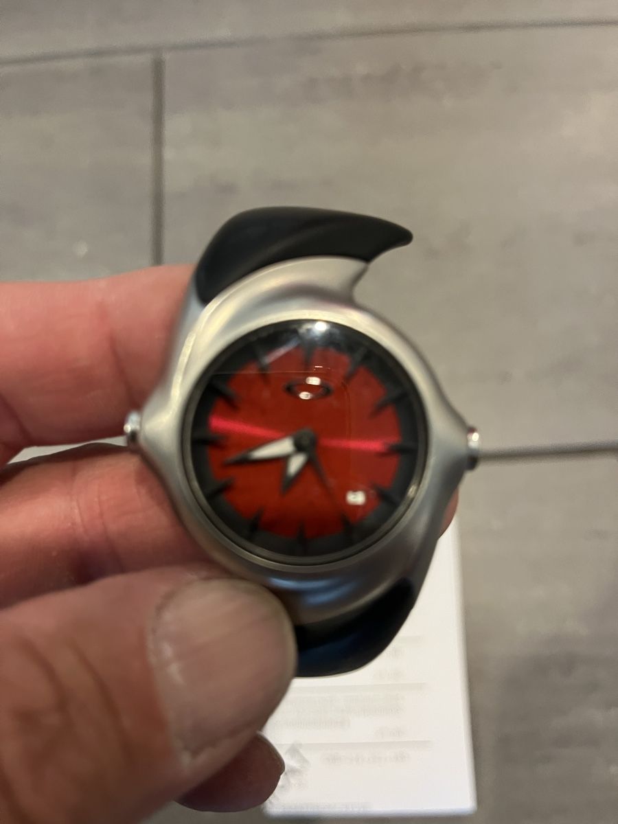 Oakley Montres: Oakley Uhr  – D'occasion à Neerach par fuz_8d7l 1