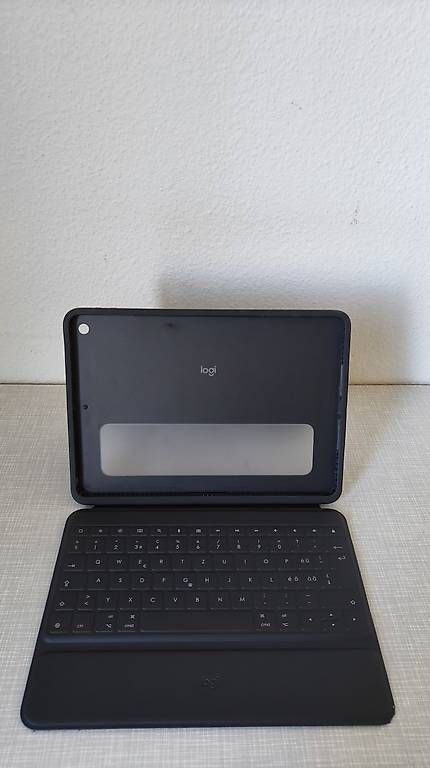 Logitech Tastiere: Logitech rugged folio iPad Hülle 7th, 8th & 9th Generation – Usato da Bern venduto da wade99 1