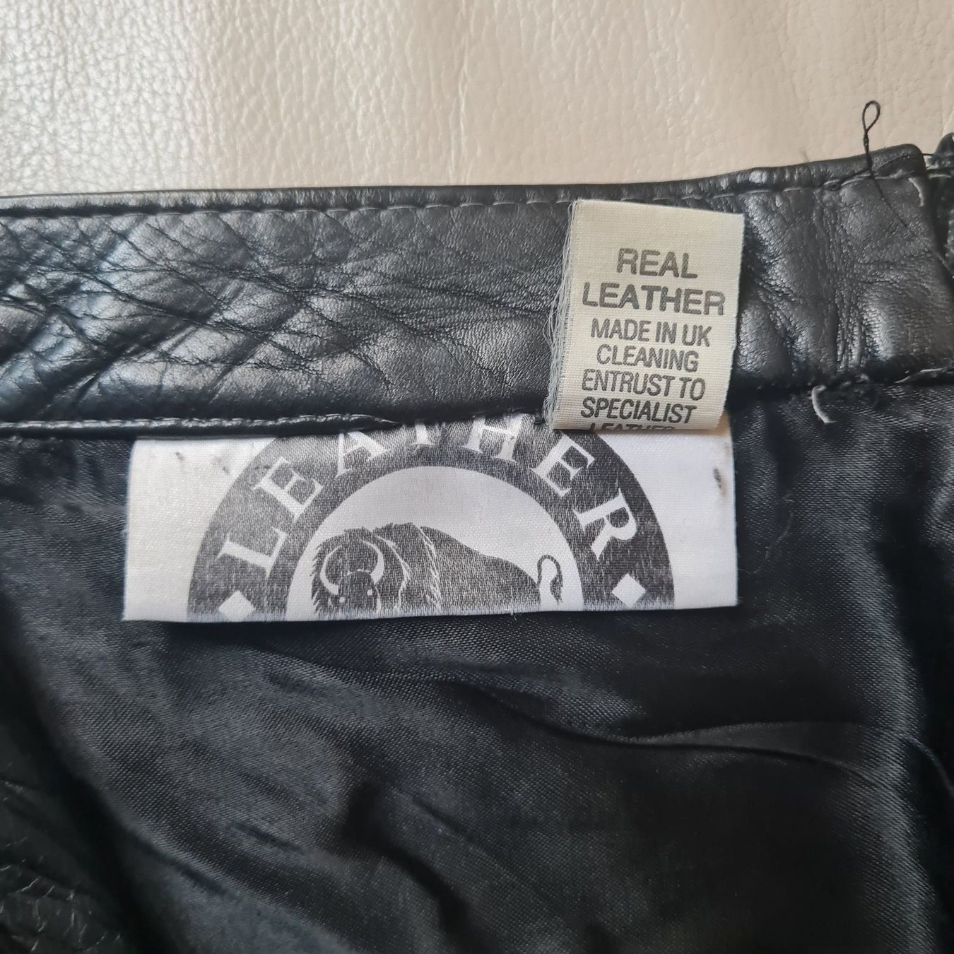 Pantaloni: Lederhose in schwarz , Grösse S – Usato da Coeuve venduto da Nelly2 2