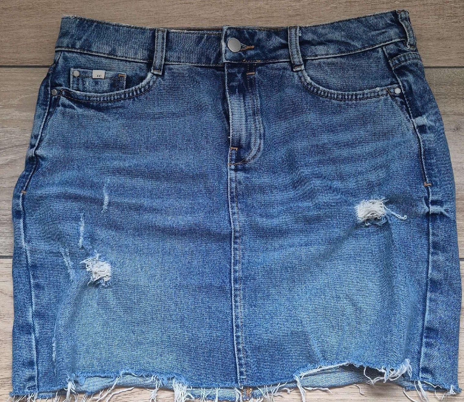 Röcke: Stylischer Jeansrock mit Destroyed-Effekt - W29 – Gebraucht aus Reinach BL von NeuEntdeckt