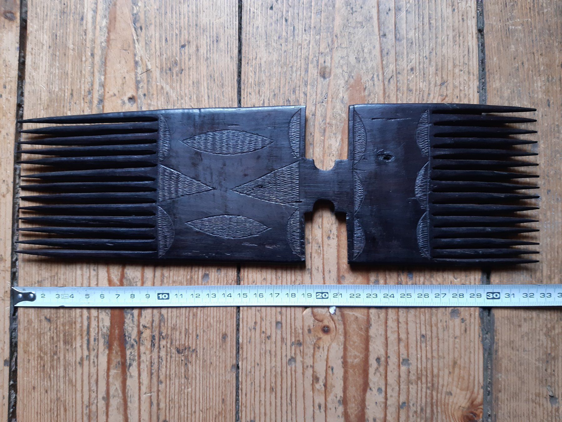 Articoli in legno: Holzkamm Afrika – Usato da Flawil venduto da Uncristalized 1