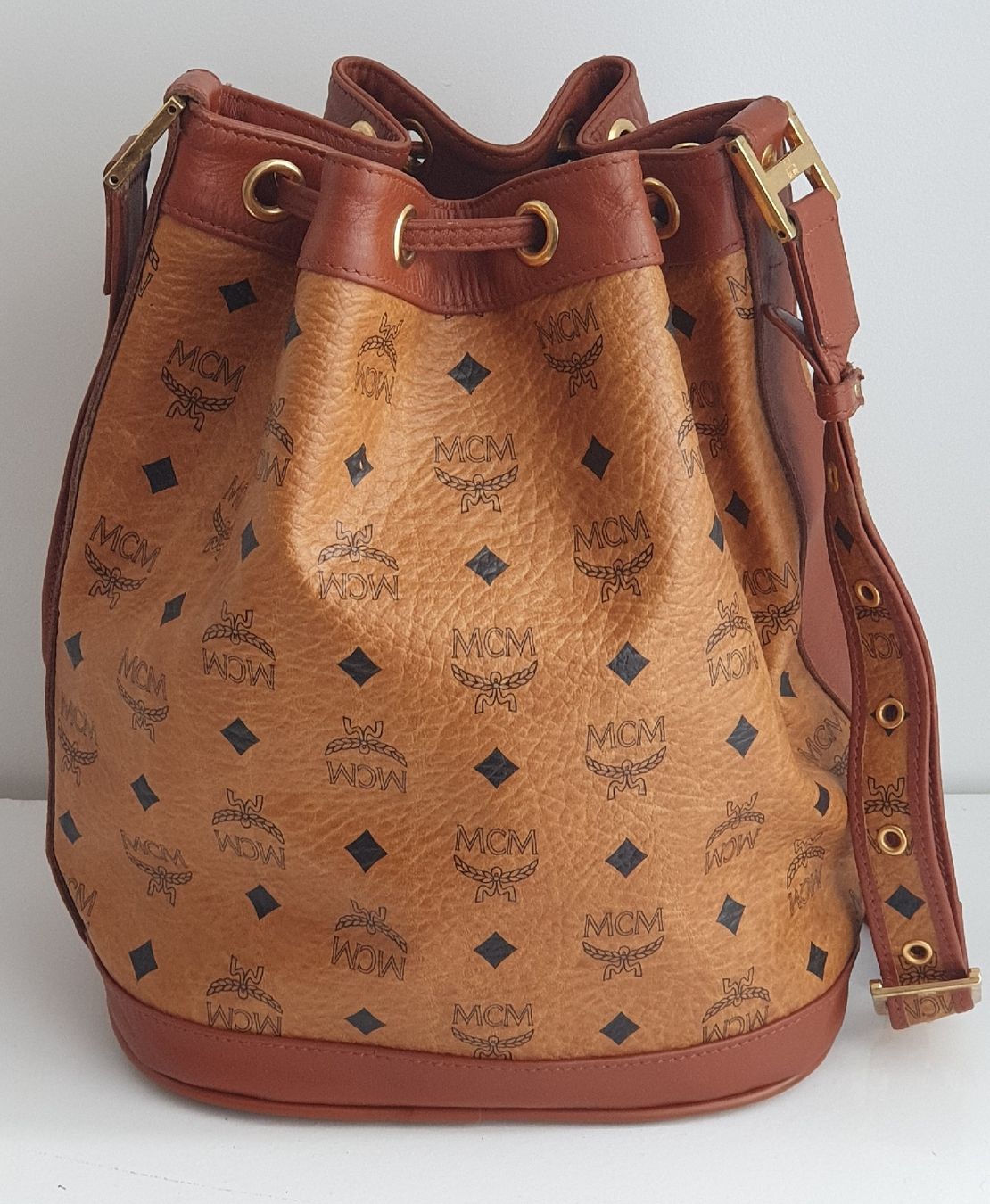 Mcm Sacs femmes: MCM Beuteltasche Medium Cognac Canvas – D'occasion à Niederteufen par Mira_72 2