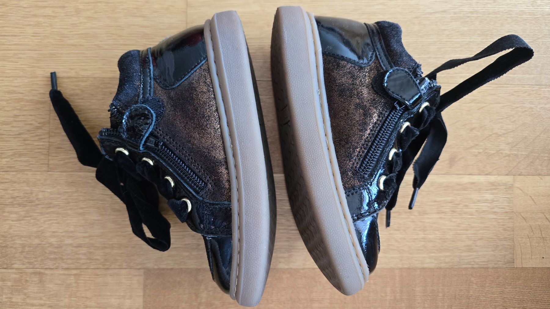 Friboo Scarpe per ragazze: Leder Schuhe FRIBOO gr.25 – Usato da Zürich venduto da Simfa 1