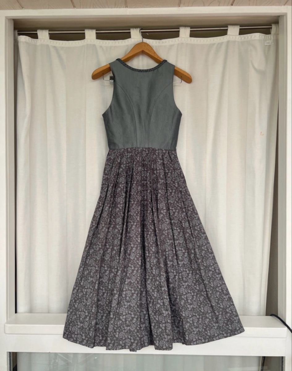 Vestiti: Dirndl Trachtmacher grau Seide Gr. 34 – Usato da Zürich venduto da janni_jj12 5