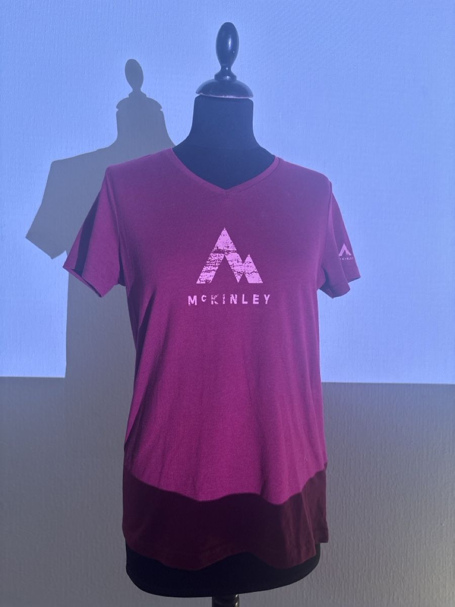 T-shirts: T shirt sport  – D'occasion à Lausanne par zoe_9b9v