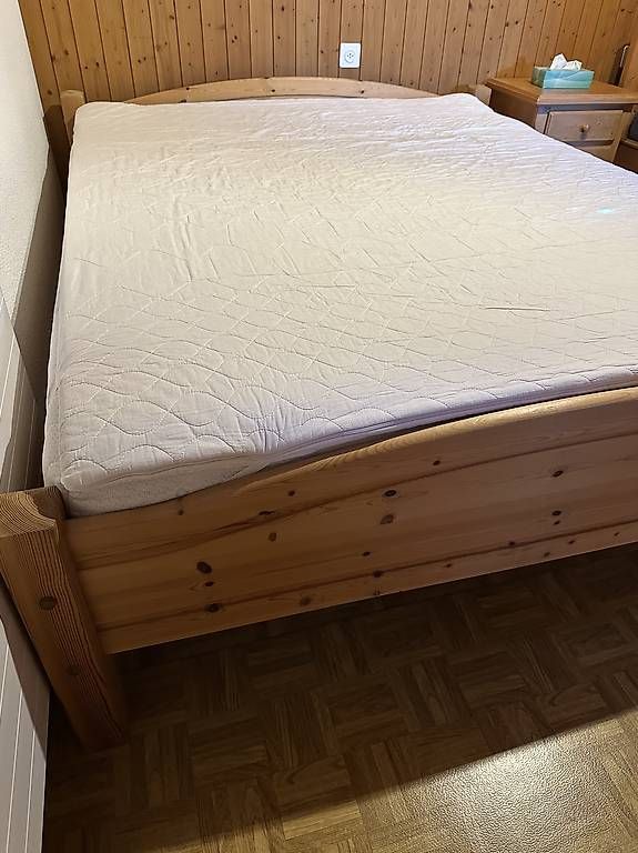 Letti: Holzbett 160x200 mit Matratze – Usato da Urswil venduto da Mari-Jane 2