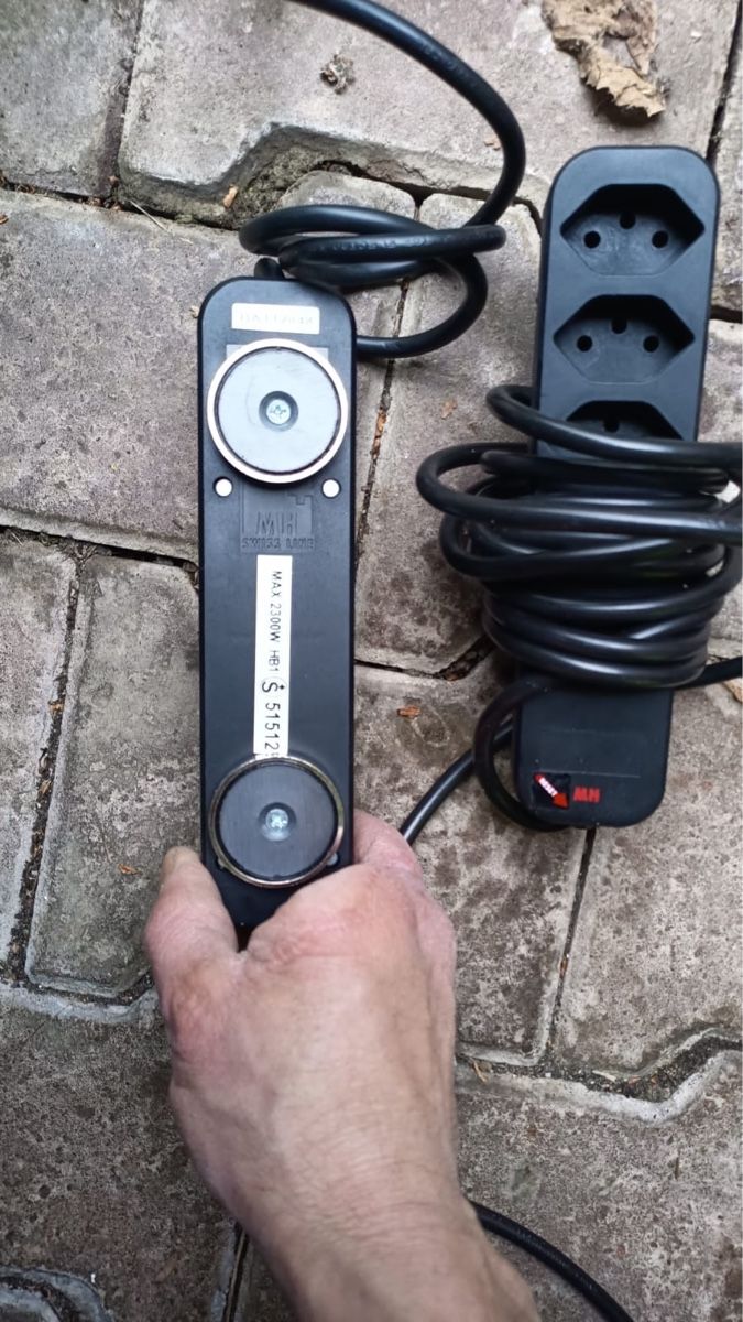 Spine: Mehrfachsteckdose magnetisch – Usato da Biel/Bienne venduto da Husseinsheikho 1