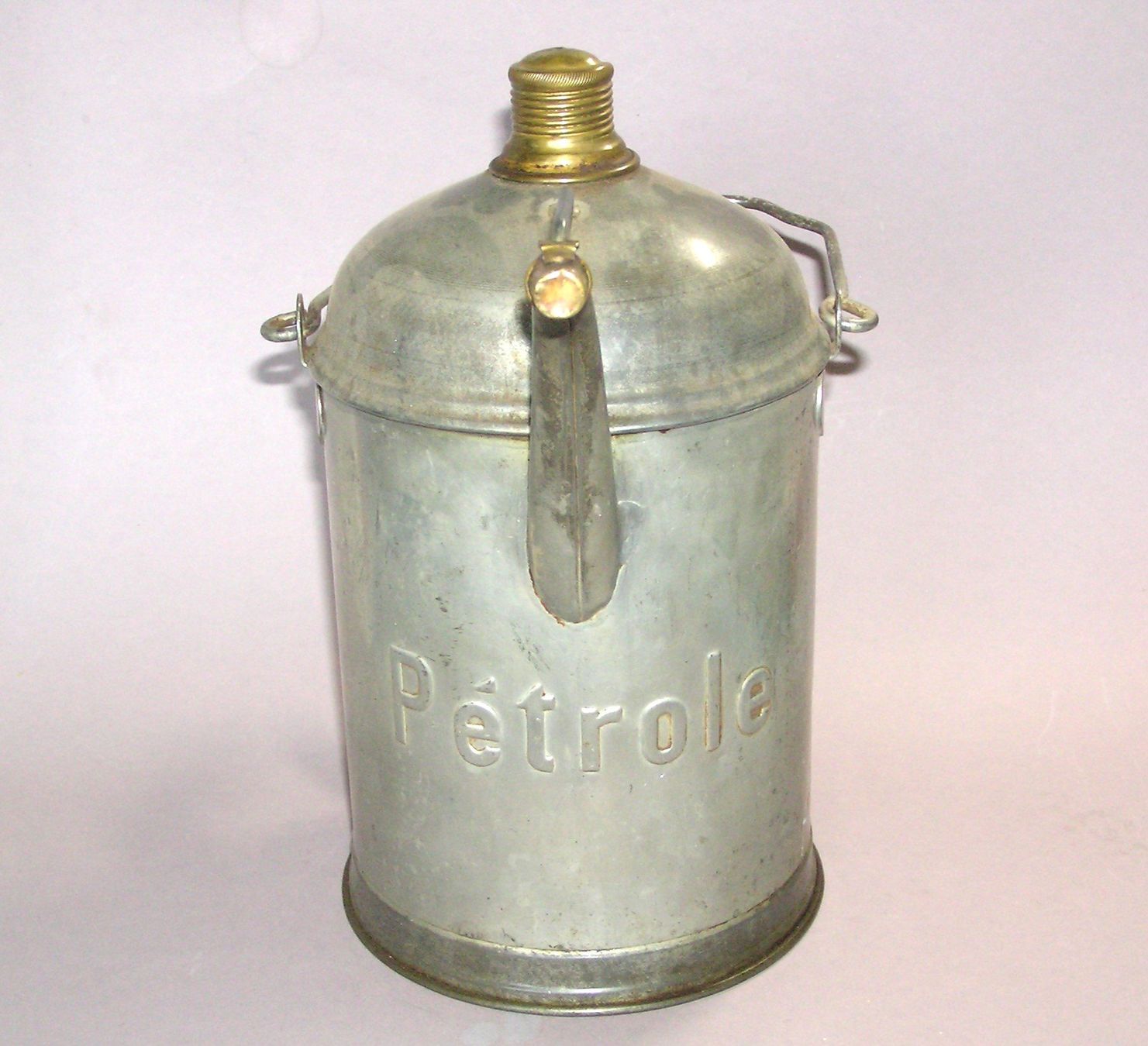 Sonstige antike Technik & Geräte: ALTE PETROLKANNE OELKANNE – Gebraucht aus Grenchen von Antique-hunter