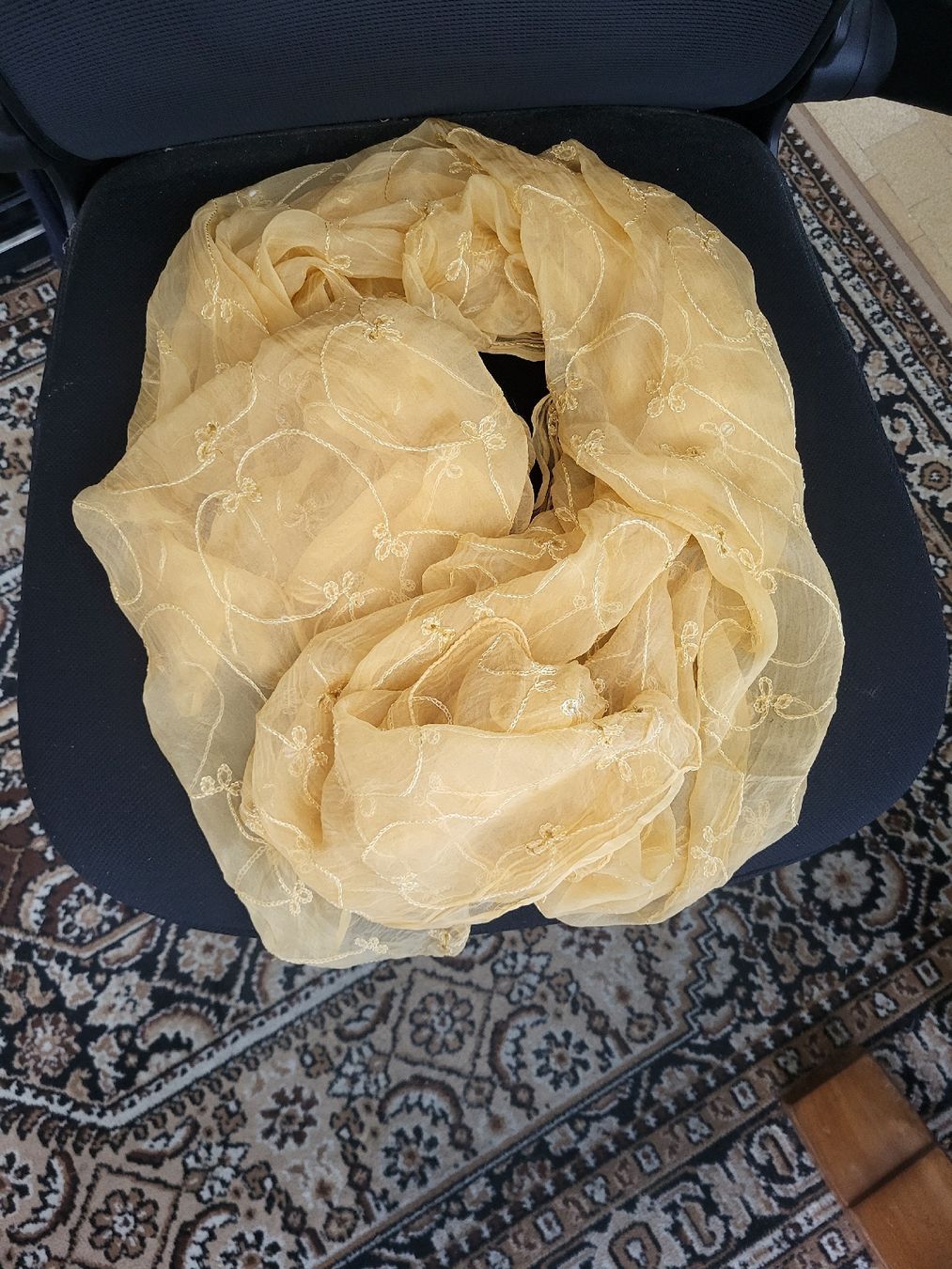 Foulards & écharpes: Damenschal 100 % Viskose – D'occasion à Zweisimmen par Adorable 1