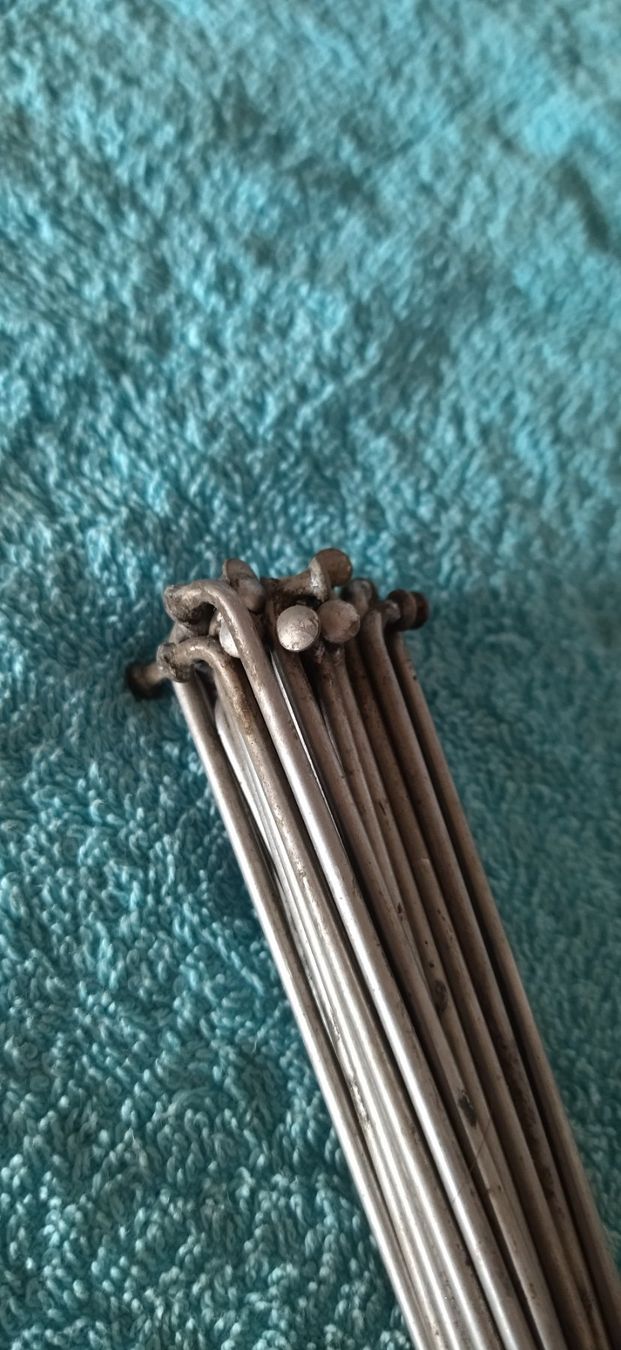Parti ricambio per ciclomotori: Töffli Speichen 2.6 x 215mm Inox – Usato da Fahrni b. Thun venduto da Bergers_occasionen 1