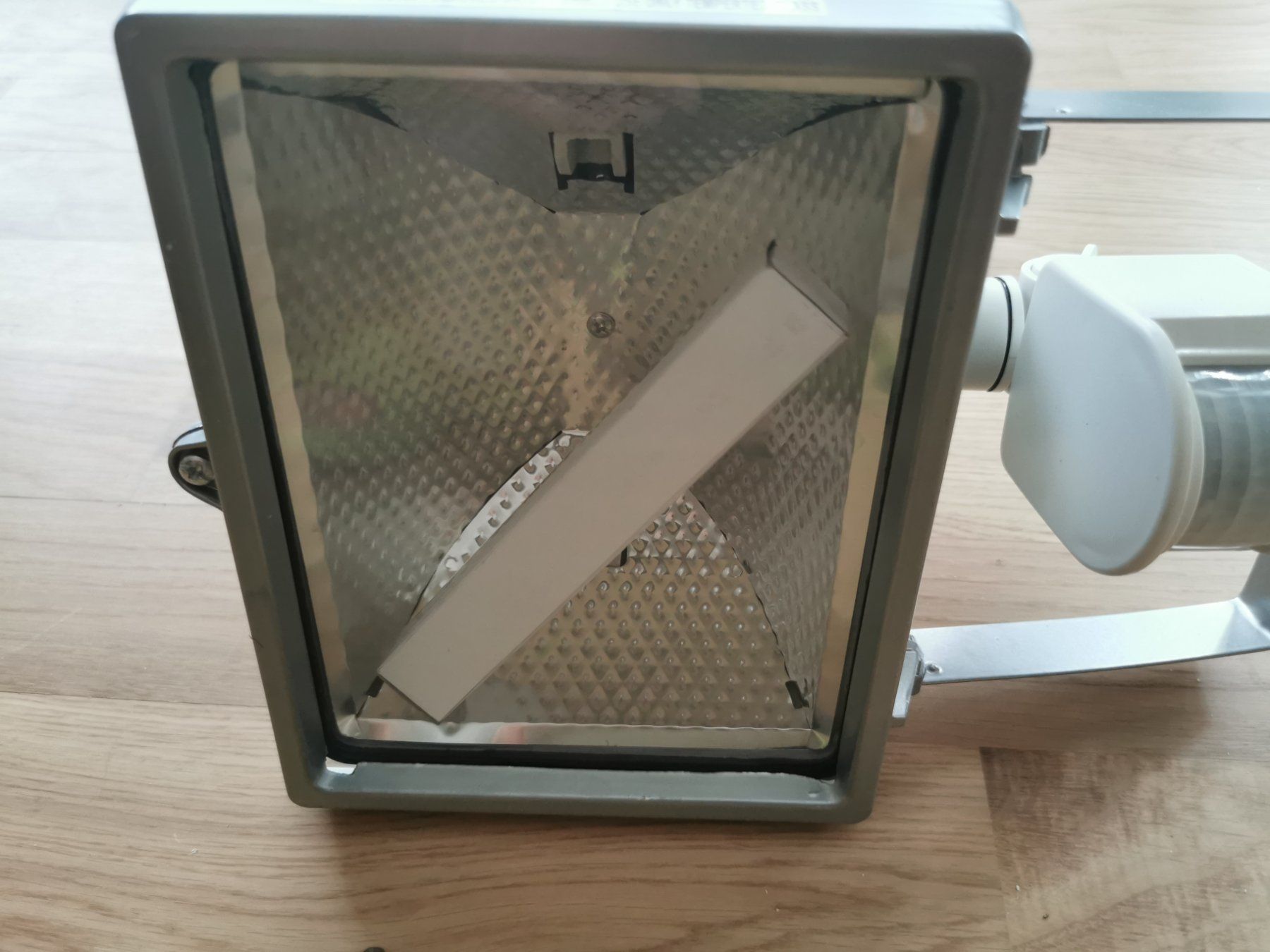 Lampade: 2 Stück, Halogenstrahler mit Bewegungsmelder. – Nuovo e nell'imballaggio originale da Pfäffikon SZ venduto da Maijecka 3