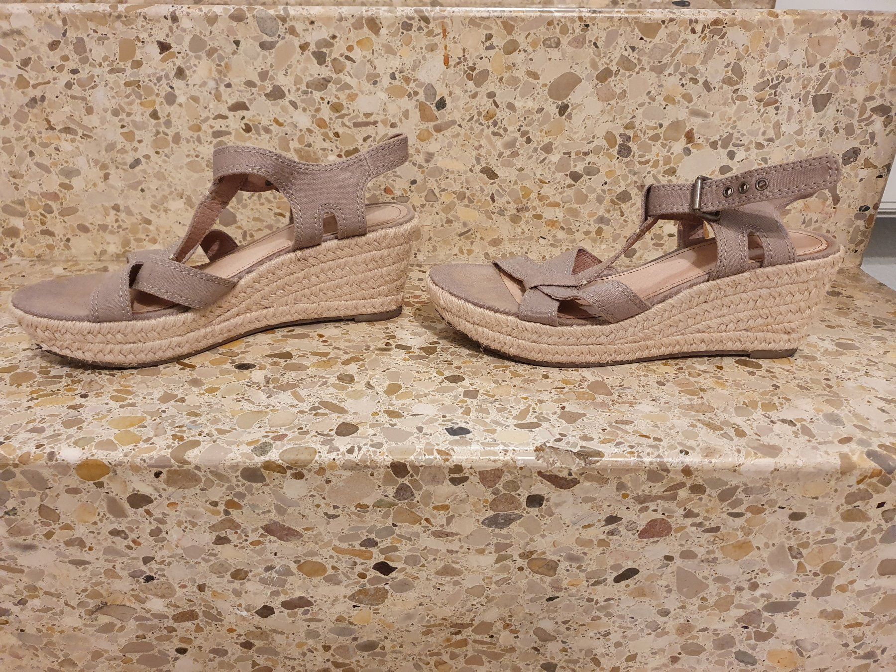 Esprit Scarpe da donna: Esprit Sommersandalen mit Keilabsatz Gr. 36 – Usato da Heinrichswil venduto da sabi2809 4
