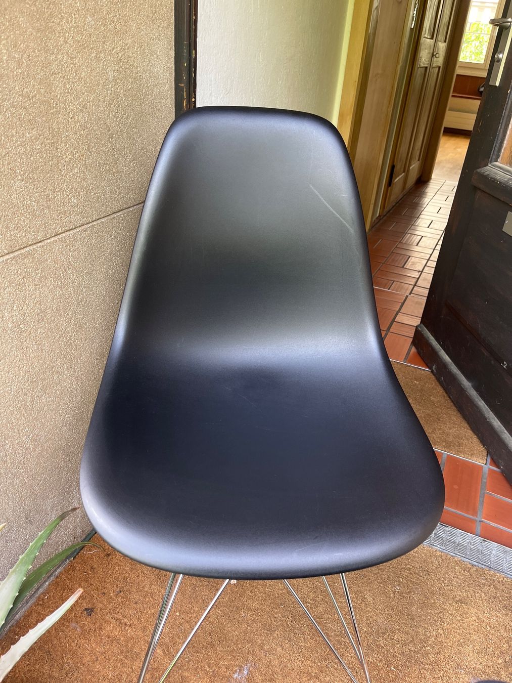 Eames Sedie: Plastic Side Chair DSR black – Usato da Zürich venduto da ZoraG 4