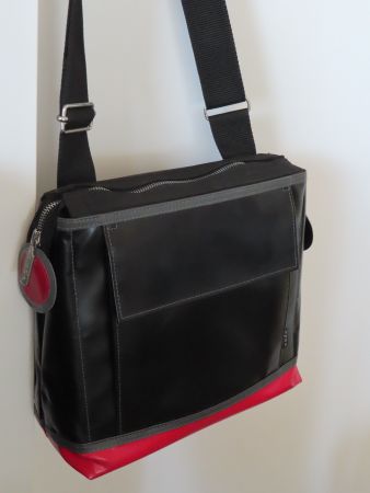 NUDA tolle Tasche CH-Qualität +++top Zustand+++