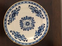 Grosser antiker Keramikteller blau-weiss