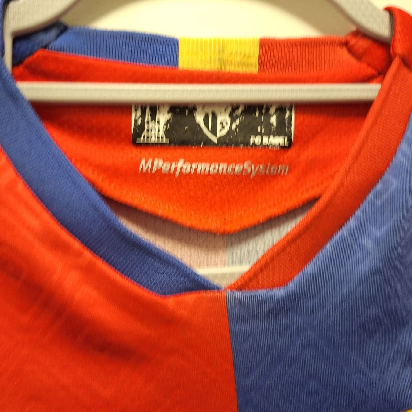 Leibchen & Hosen: Macron Fc Basel Brunner 6 XS oder XL Kind – Gebraucht aus Bellinzona von LA-ropa-de-Juan 5