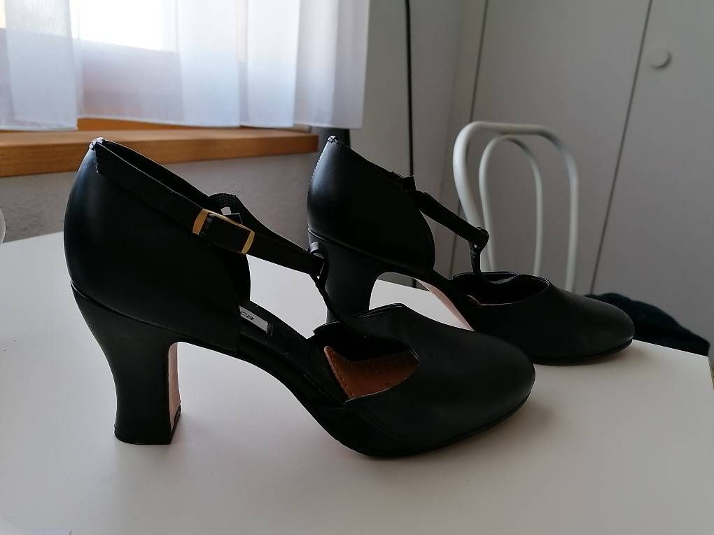 Scarpe da donna: Tanzschuhe Grösse 38,5 – Usato da Uetendorf venduto da Gaerfu 1
