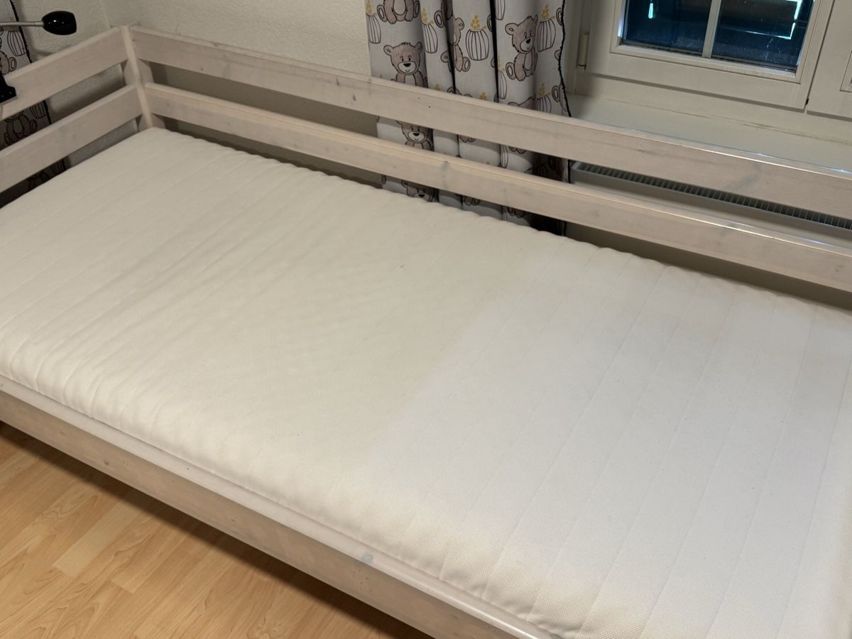 Lits: Flexa Classic weiss Bett 2 mit Sofa – D'occasion à Turbenthal par Orihime 1
