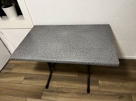 Klappbarer Tisch
