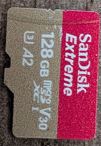 Sandisk Schede di memoria: SanDisk Extreme MicroSDXC 128 GB Class 10 U3 A2 V30 – Usato da Spiez venduto da Tomweader