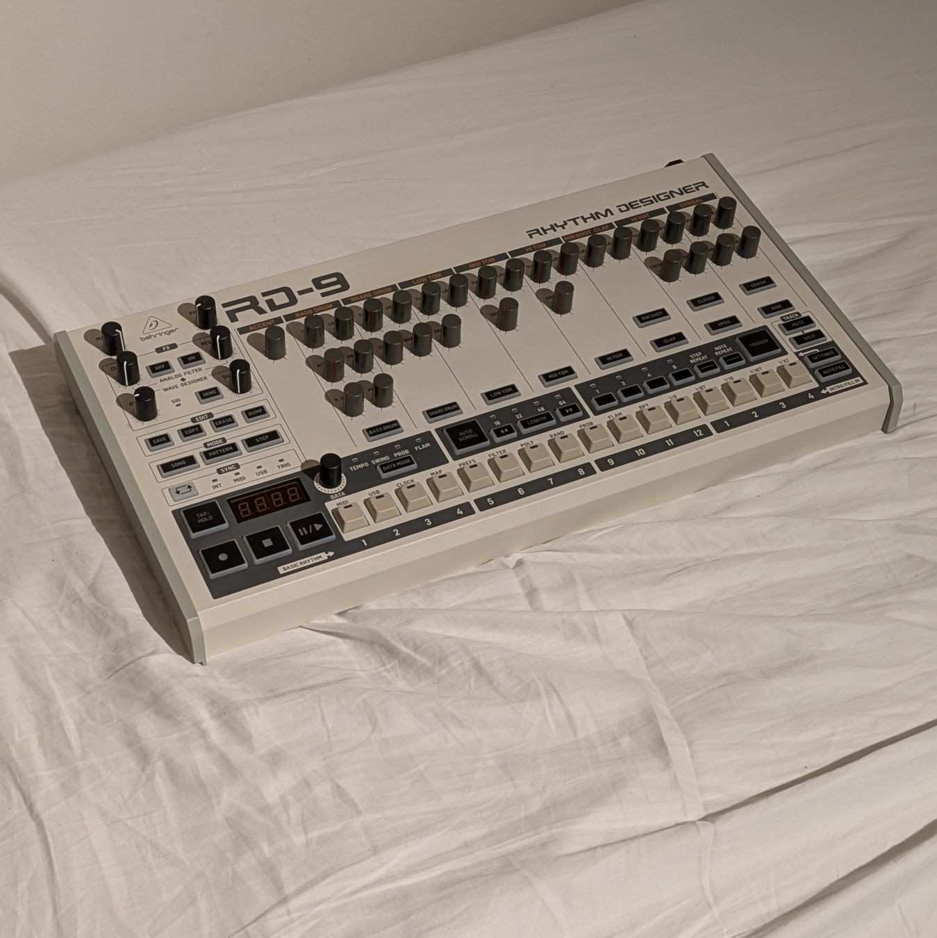 Behringer Strumenti musicali: Drum Machine Behringer RD-9 Rhythm Designer – Usato da Carouge GE venduto da vin_8kqd 1