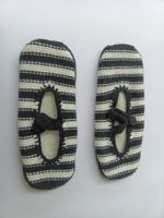 Warme, gestrickte Hüttenschuhe / Hausschuhe