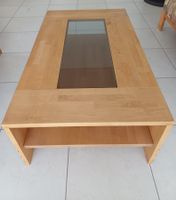 Clubtisch aus Holz mit integrierter Glasplatte