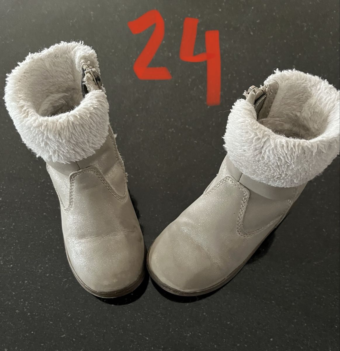 Scarpe per ragazze: Bottines fourrées  pointure 24 – Usato da Sion venduto da Nelsonkatz 1