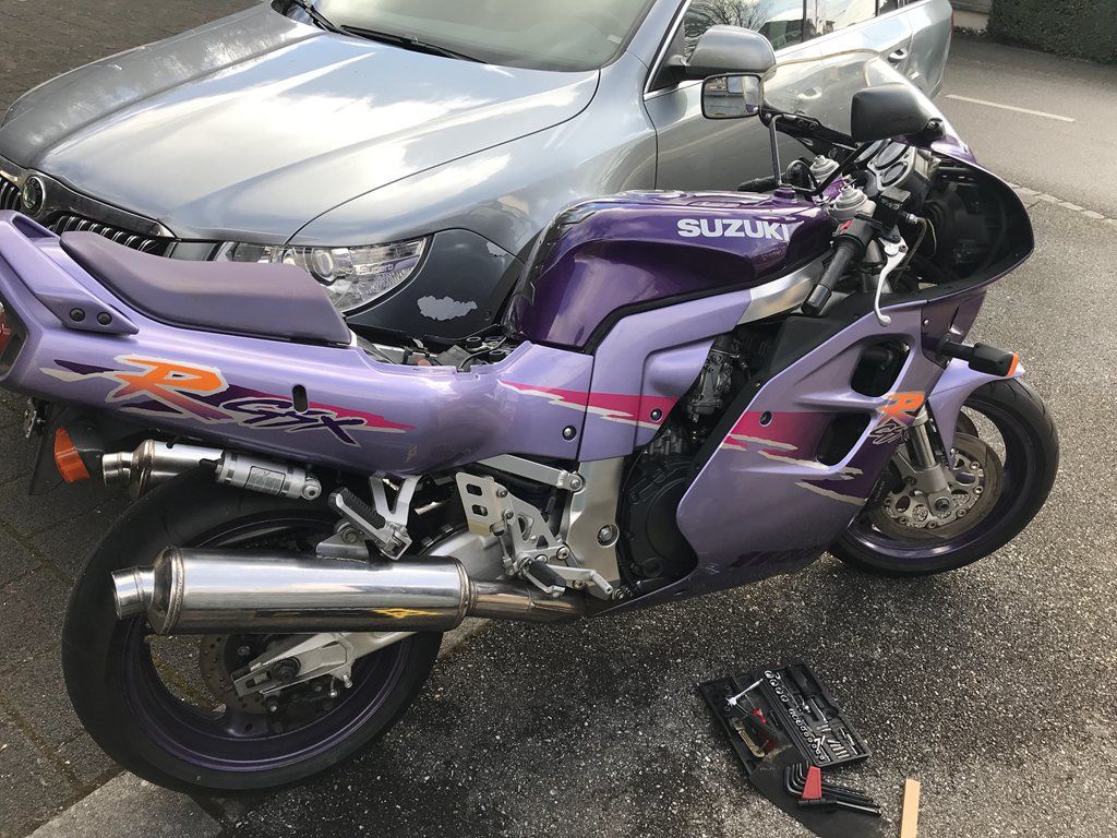 Suzuki Strasse: SUZUKI GSX-R 1100 W Jg. 1994 – Gebraucht aus  von  3