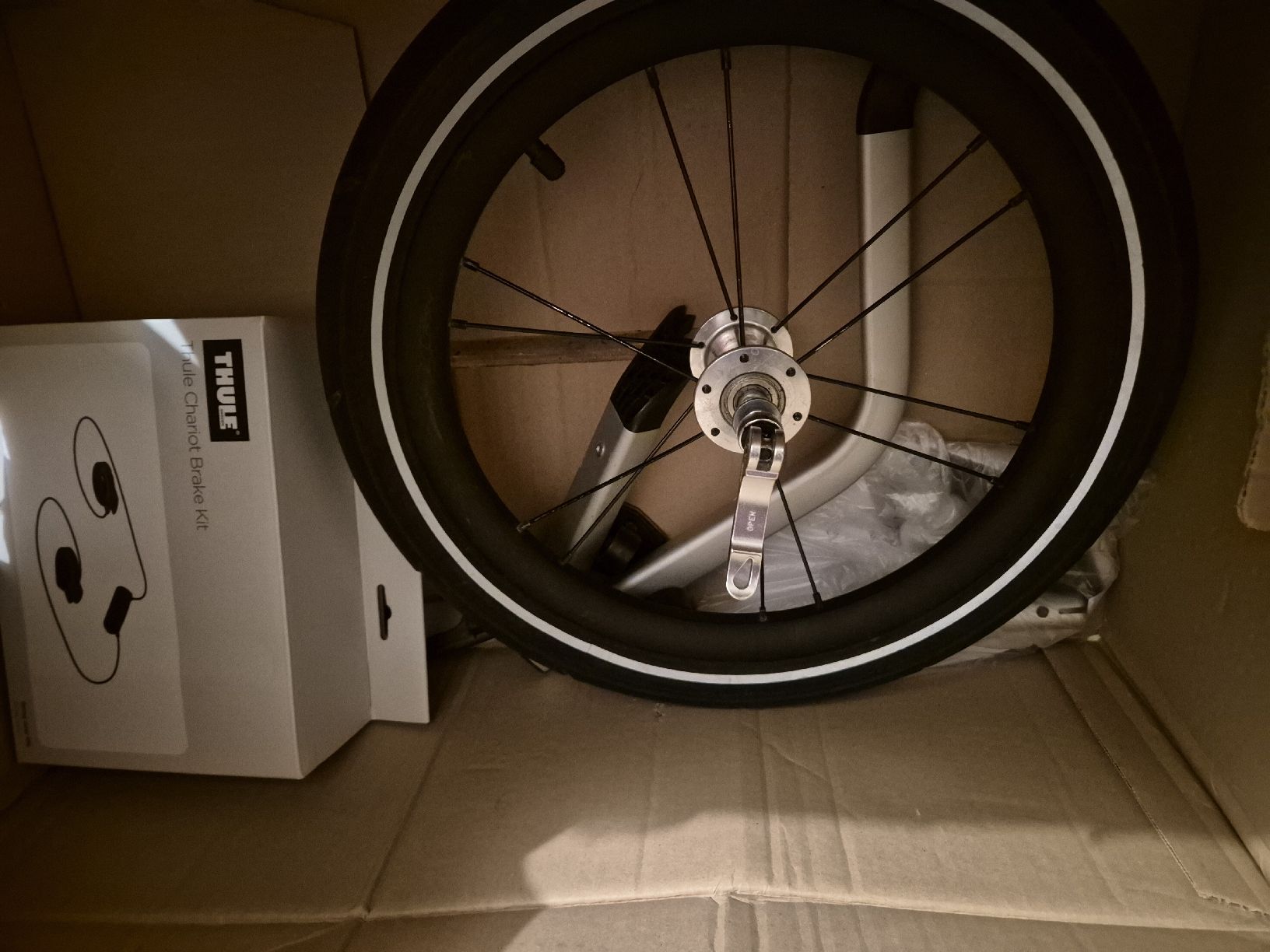 Thule Remorques: Thule Cross 1 mit Handbremse und Jogging Kit – D'occasion à Grenchen par Renfer91 3