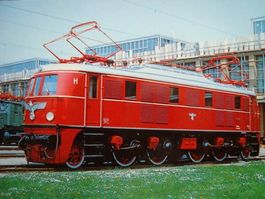 DB, elektrische Schnellzug-Lokomotive E 19 01 nach wiederher