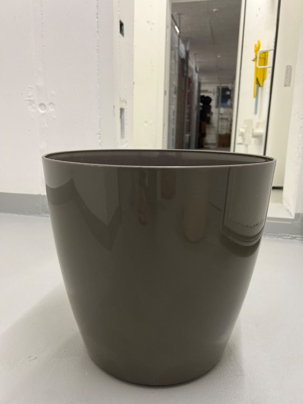 Vasi per fiori: Large Plant Pot l Grosses Blumentopf – Usato da Uitikon Waldegg venduto da sel_rs2d