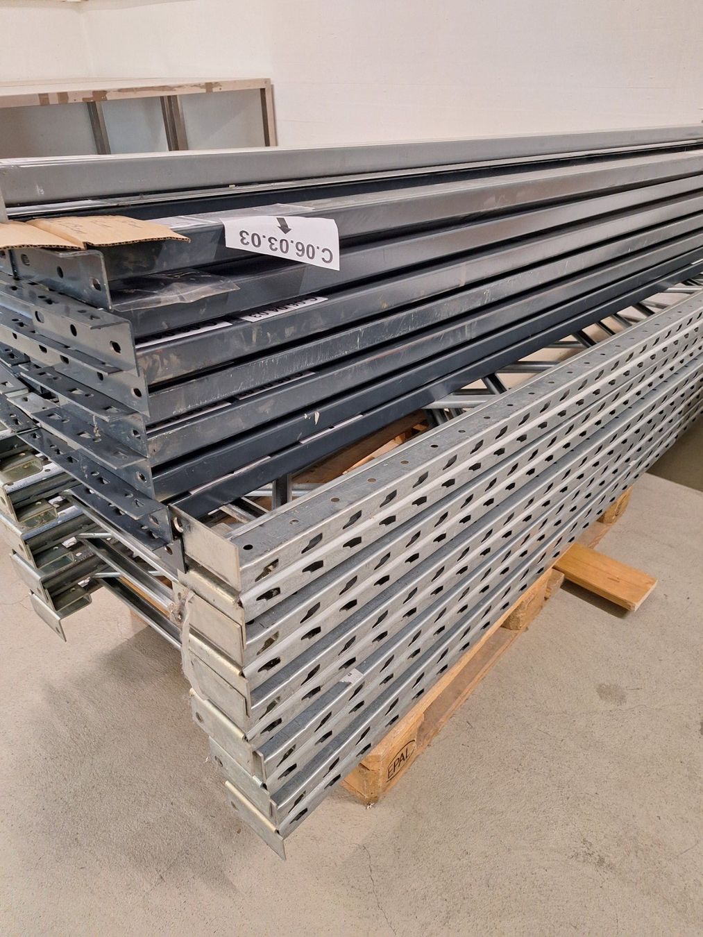 Scaffali: 8 Regale zu verkaufen m. 9 Seitenelementen & 82 Längsträgern – Usato da Kirchberg BE venduto da Hermi73 3