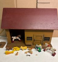 Bauernhof / Stall mit  Tieren