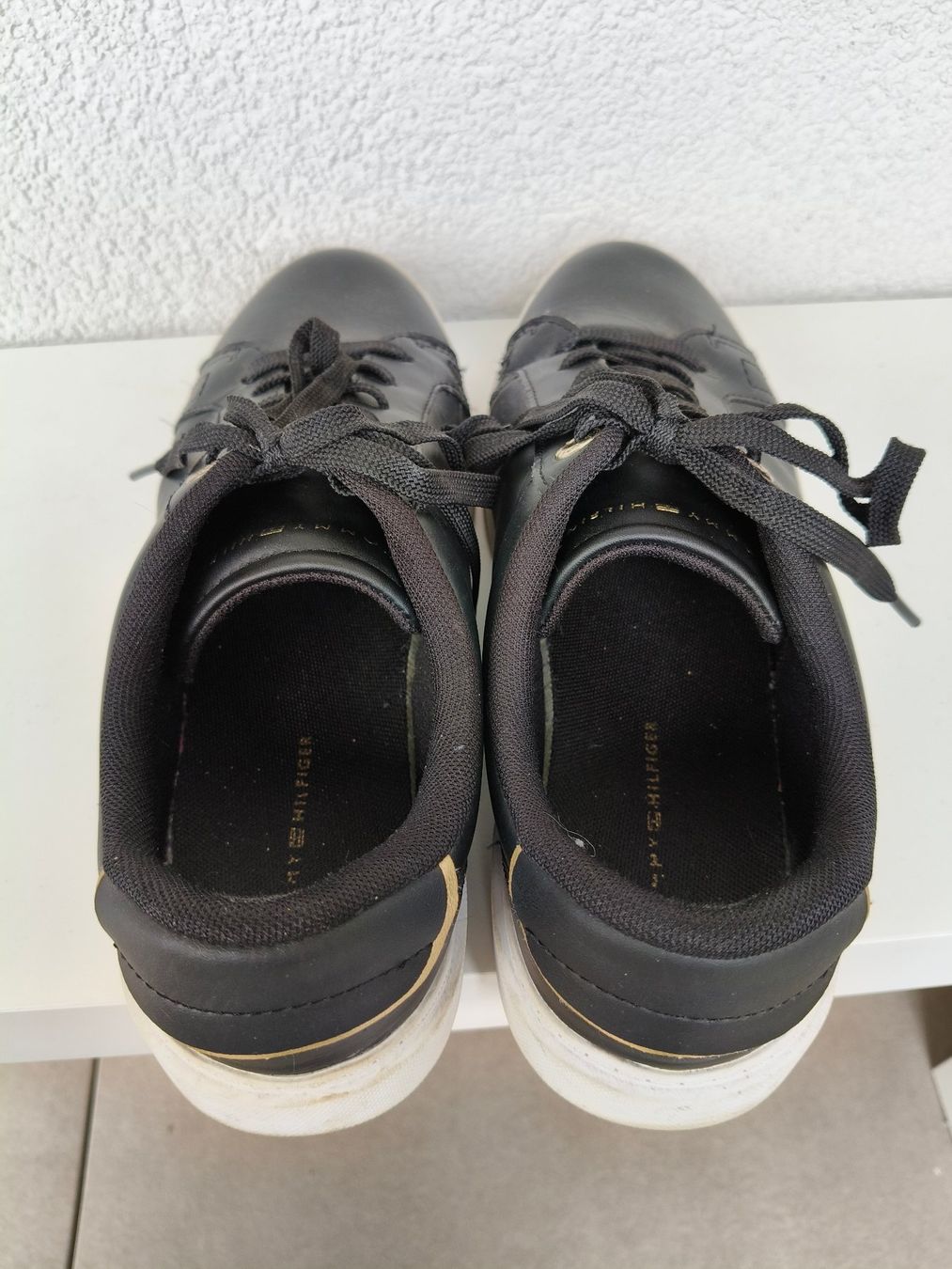 Tommy Hilfiger Chaussures hommes: Baskets noires Tommy Hilfiger 41 – D'occasion à Monthey par lesaffairesdecamille 6