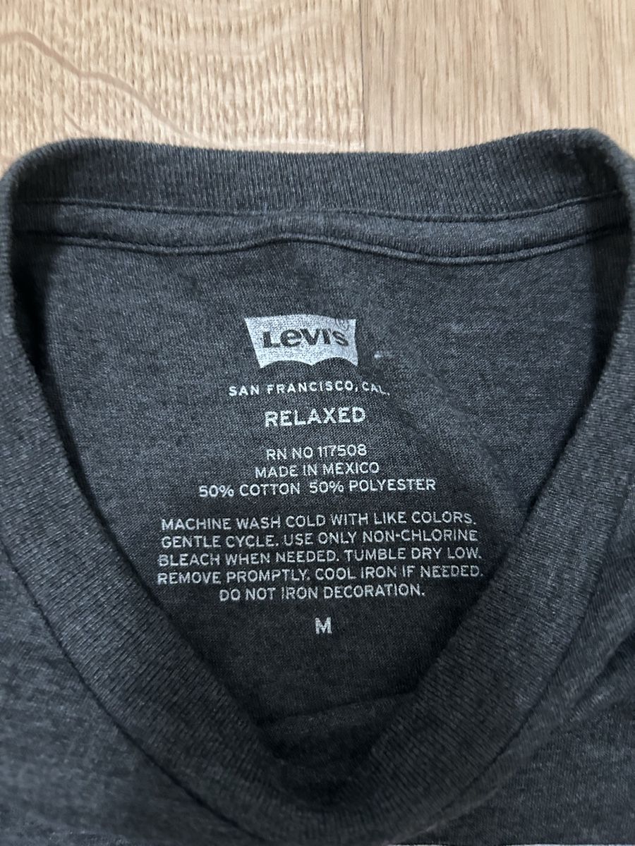 Levi's T-Shirts: Levi's T-Shirt – Neu (gemäss Beschreibung) aus Belp von jan_6yvx 1