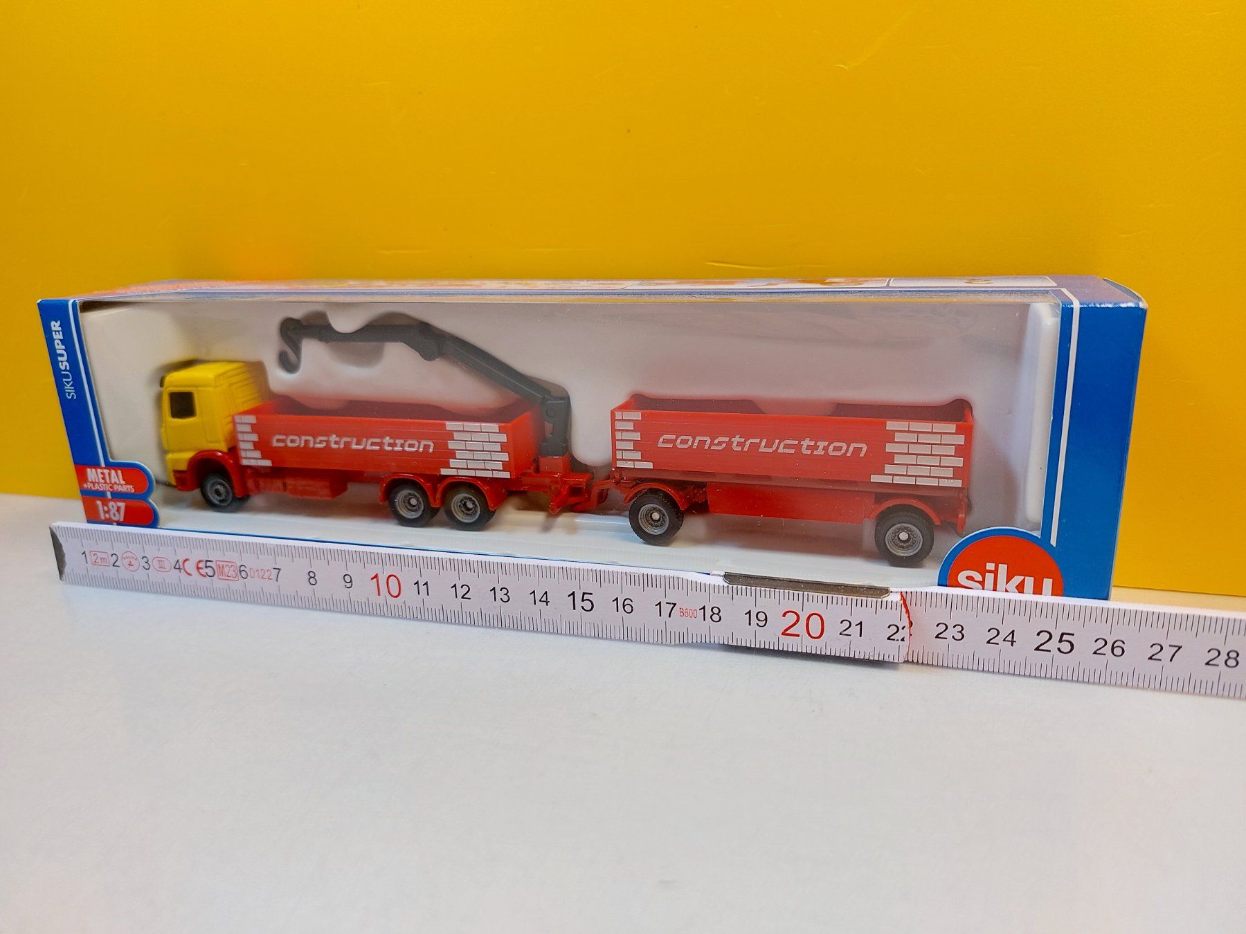SIKU 1797 Baustoff - LKW mit Anhänger NEU (Neu und
