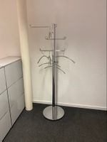Garderobenständer aus Chromstahl