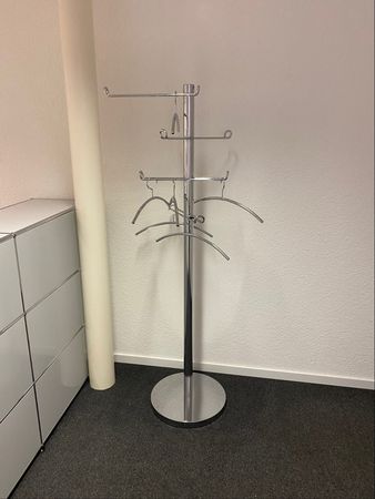 Garderobenständer aus Chromstahl