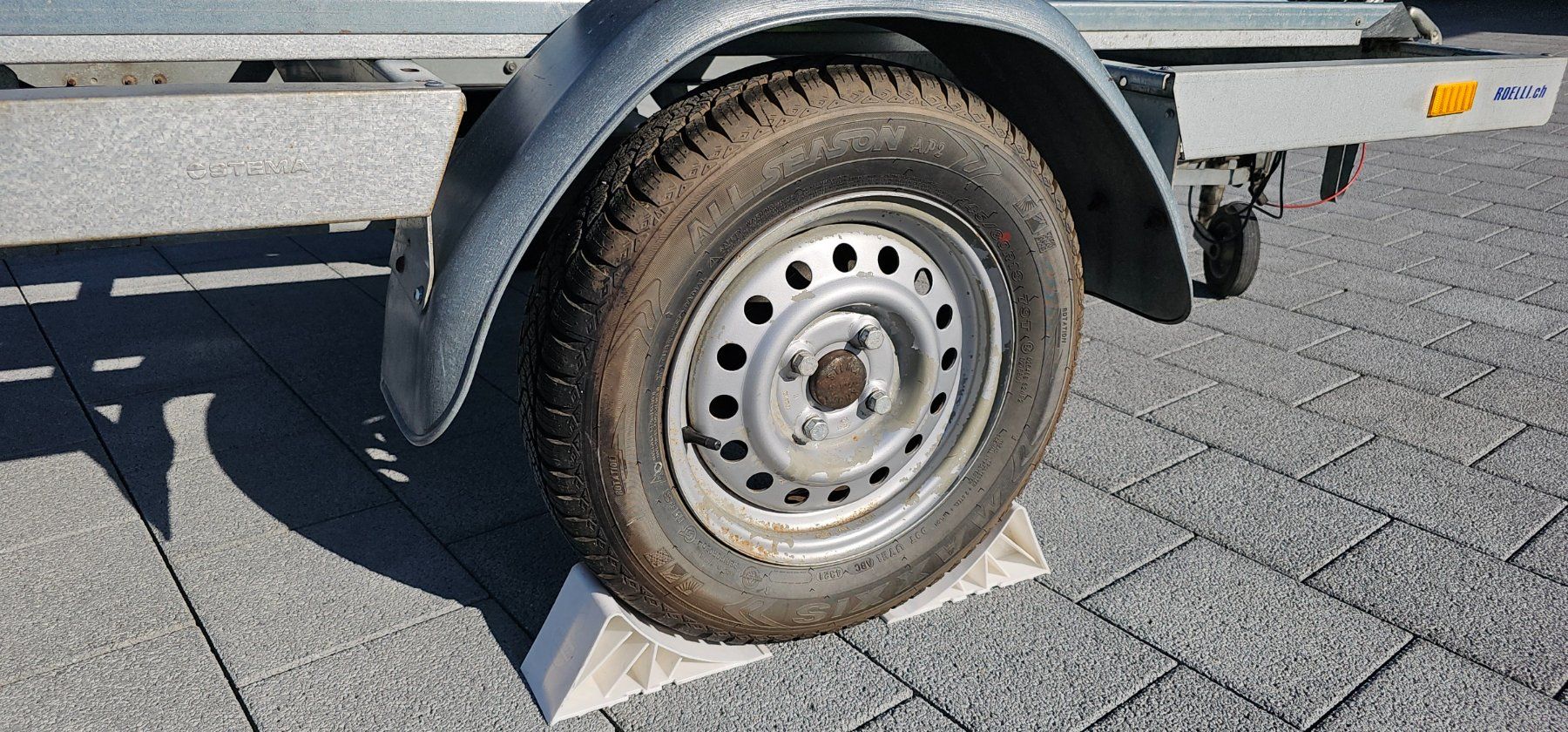 Stema Anhänger: Motorradanhänger STEMA MT 850 gebremst – Gebraucht aus Giswil von Kubauz 2