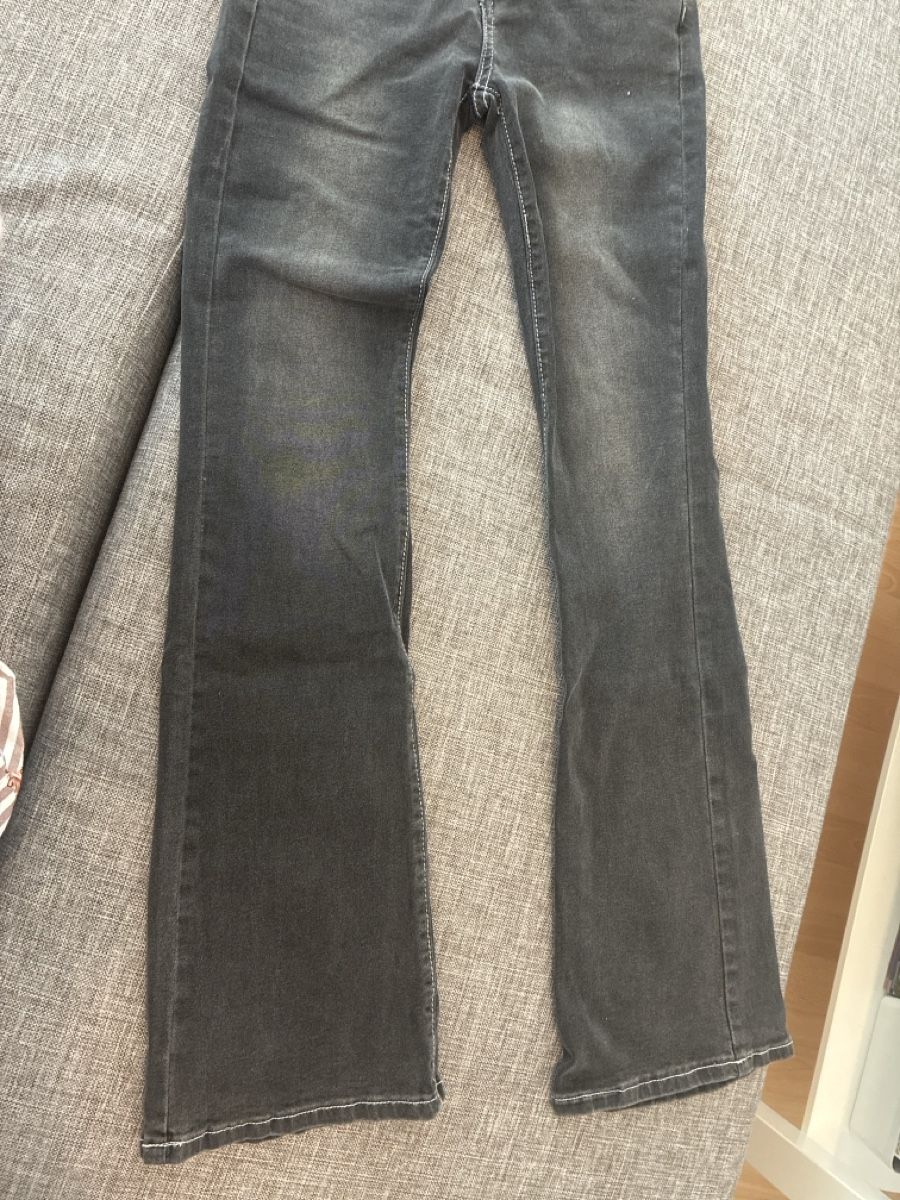 Jeans: Black Y2K Flared Jeans Size XS – Nuovo (secondo la descrizione) da Weiningen ZH venduto da ene_s7xx 2