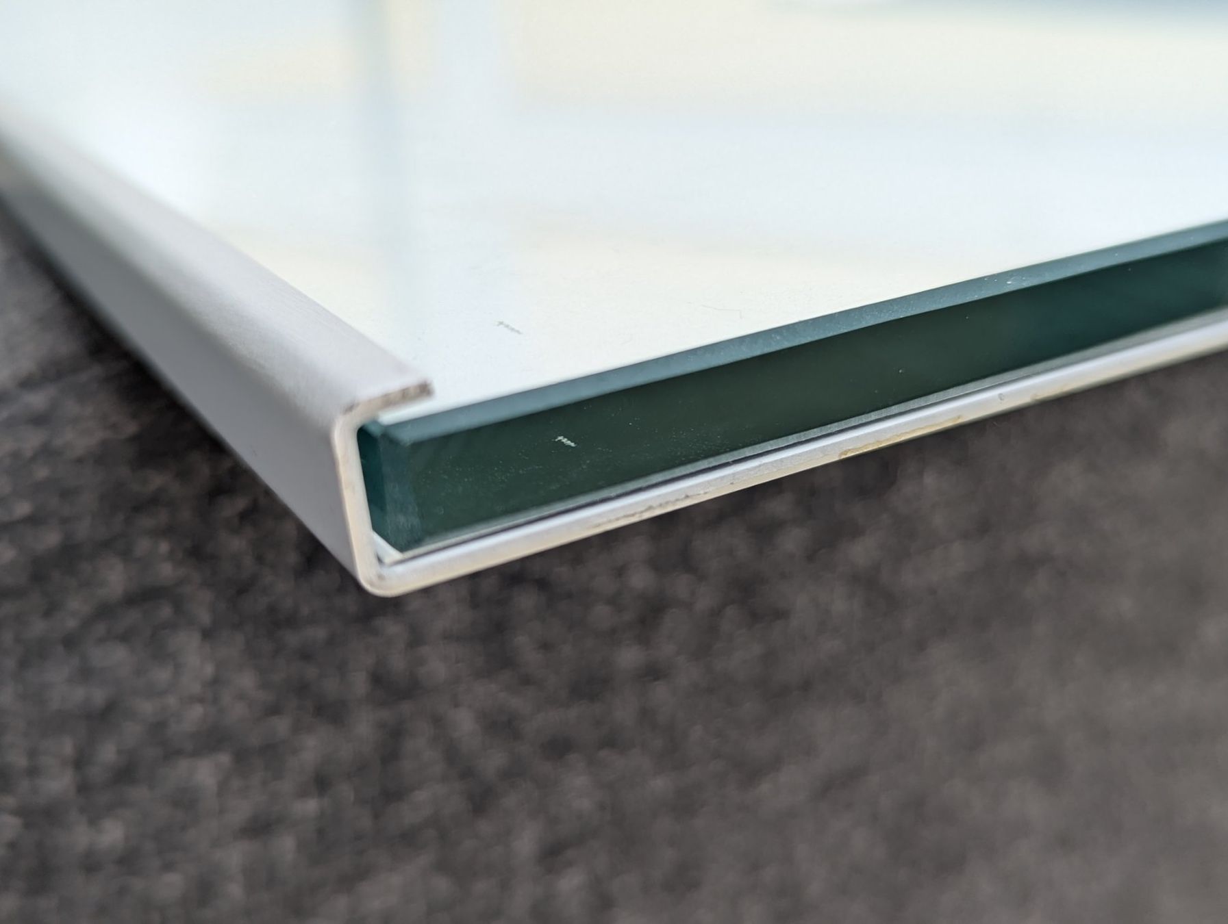 Cornici: Robuster Aluminium Bilderrahmen mit 8mm Glas – Usato da Rüti ZH venduto da RoadBurner 1