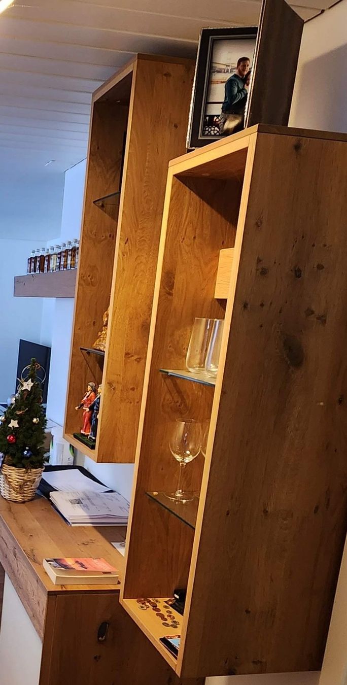 Voglauer Scaffali: Voglauer V-Solid – 2 Hängeregale mit Balken echt Eiche – Usato da Appenzell Meister. venduto da ulz_f8gm 2