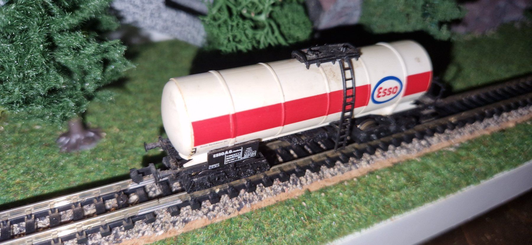 Roco Modellini di ferrovie: Roco Spur N Tankwaggon Esso – Usato da Unterengstringen venduto da b.kaiser81 2