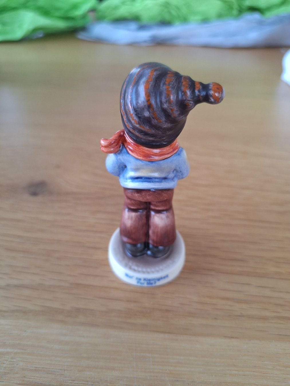Hummel Figuren: Goebel Figur Junge mit Geschenk Millennium 2000 – Gebraucht aus Wanzwil von chlinih93 3