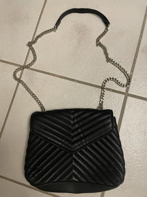 Taschen für Damen: schwarze Handtasche mit Kettenträger – Neu (gemäss Beschreibung) aus Würenlingen von Delfinli1