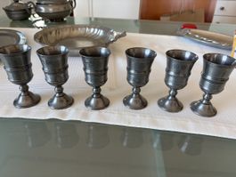 6 Zinnbecher mit Prägung, klassisches Design