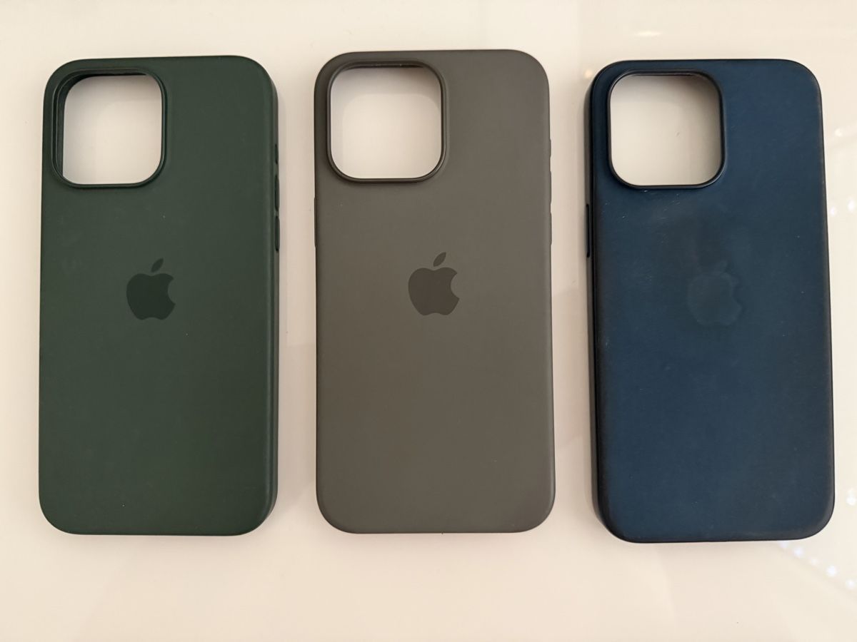 Apple Cover & Protezioni schermo: iPhone 15 Pro Max Hüllen und Schutzgläser Set – Usato da Winterthur venduto da try_b4_u_buy_8400 1