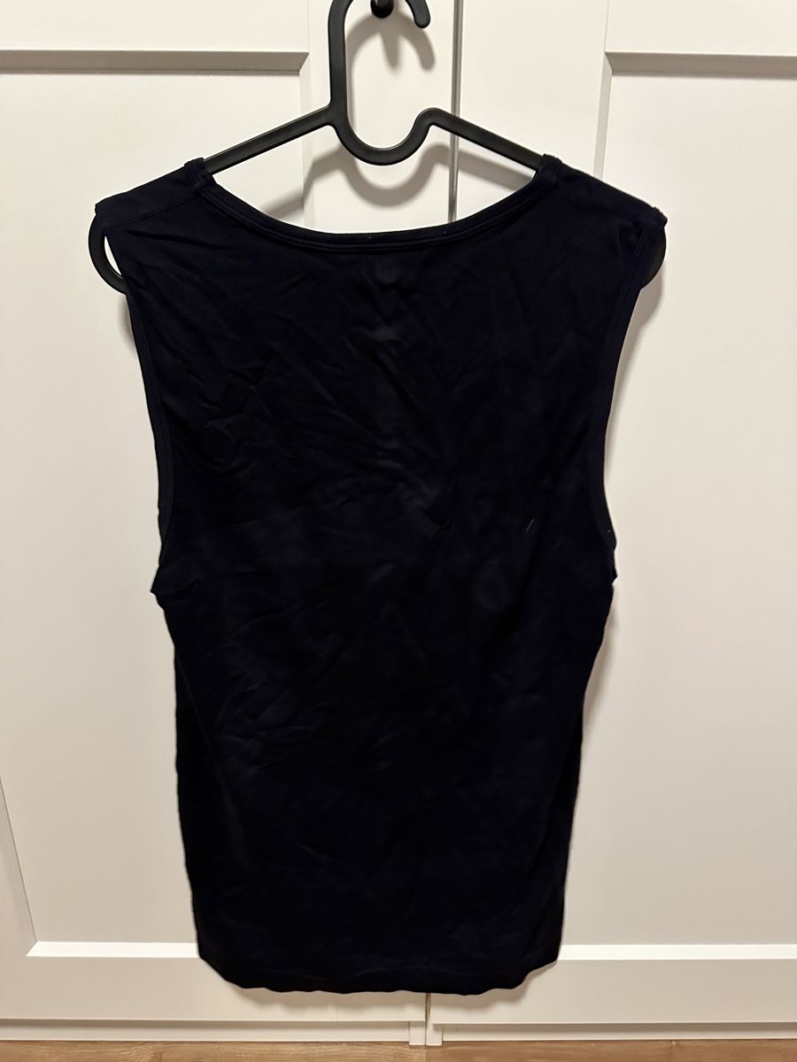 T-shirt: Schwarzes Tanktop Crane – Usato da Port venduto da Jenny_baertschi 1